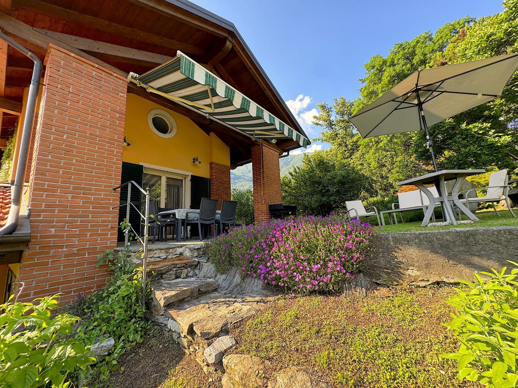 The Comfortable House With Big Pool In The Center Of 메르고초 외부 사진
