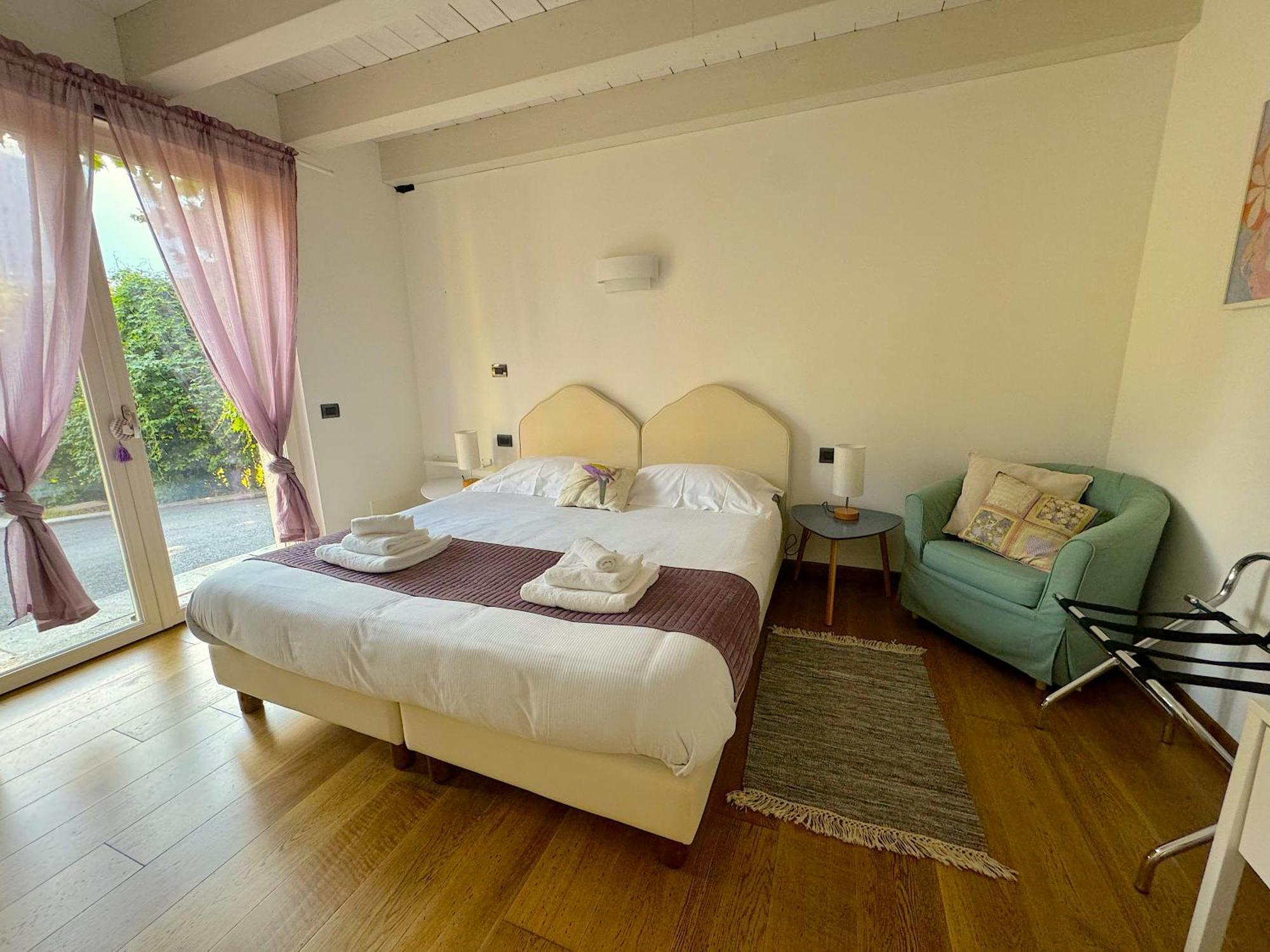 The Comfortable House With Big Pool In The Center Of 메르고초 외부 사진
